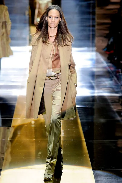 Look 15